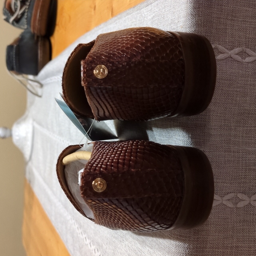 BareTraps Brown Textured Loafers - Picture 3 of 8